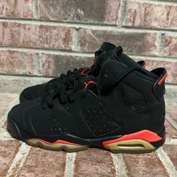 Kids Jordan 6 retro “infrared” size 5.5y - Picture 3 of 11